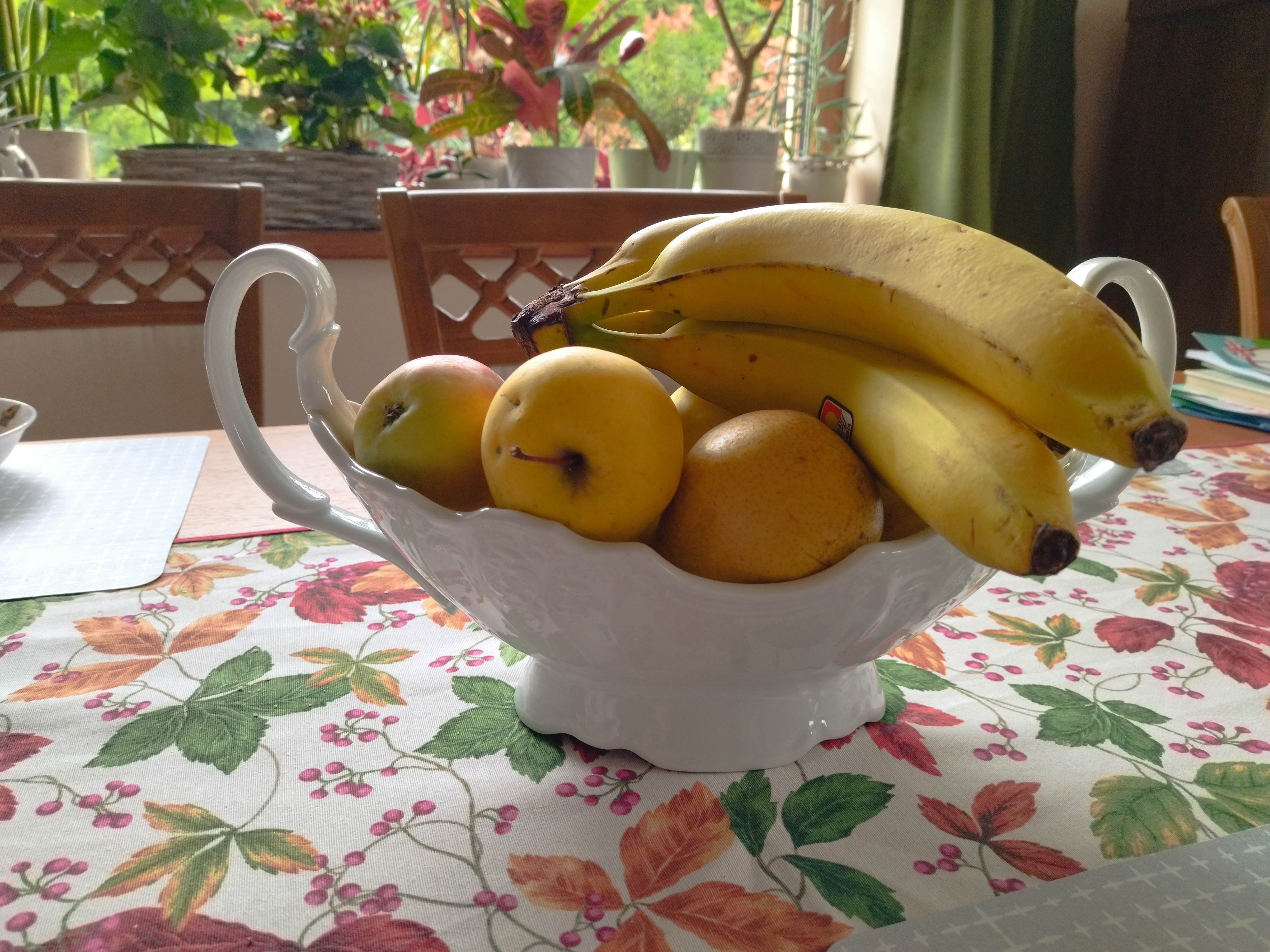 BERNADOTTE - misa na ovocie na nohe s uchom 36cm, biela II.akosť